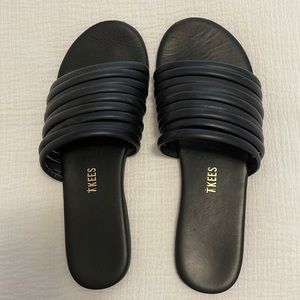 TKEES CARO BLACK SANDALS